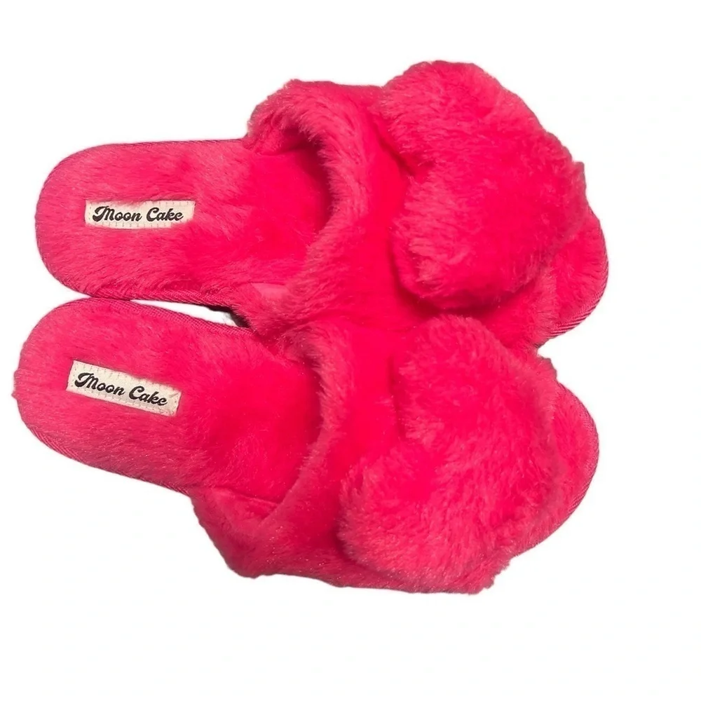 Moon Cake Heart Slippers. Pink. Small. NWT
